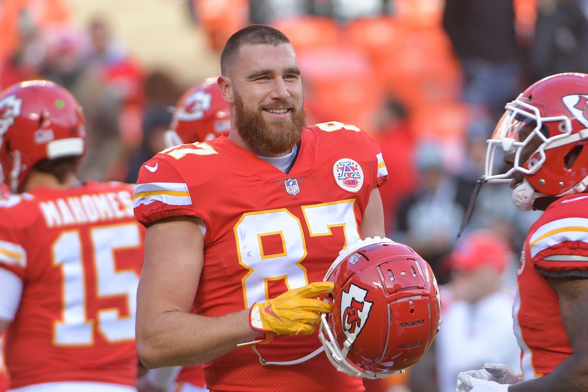 %C2%A0%C2%A0The+Kelce-Swift+Romance%3A+Touchdown+or+Fumble+for+the+NFL%3F