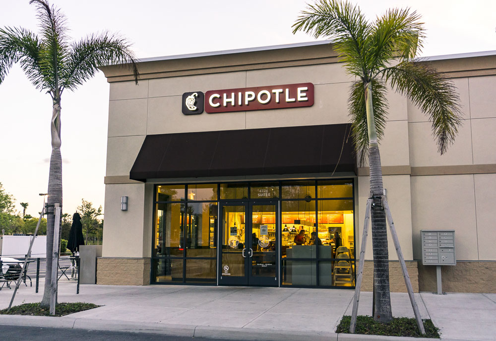 Chipotle Employees Now Decide Prices Based On Their Mood - Customers Infuriated